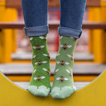Chaussettes en bambou fin vertes avec des abeilles