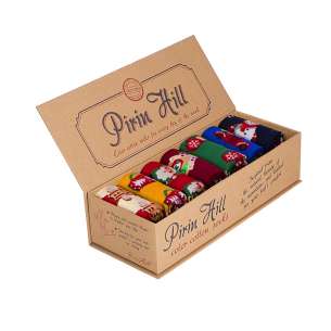 Luxe giftbox met 7 paar katoenen sokken met kerstthema